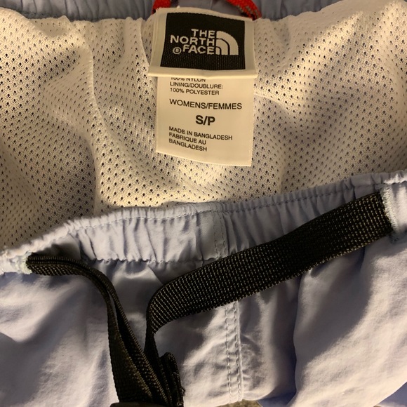 North face shorts - Picture 3 of 3